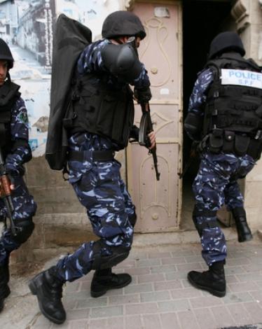 الشرطة تقبض على شخصين لقيامهما بابتزاز مواطنة في جنين
