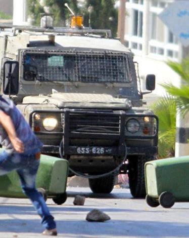 إصابتان بالرصاص الحي خلال مواجهات في الخليل