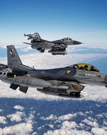 الطيران التركي يقصف أهدافا لتنظيم الدولة في شمال سوريا