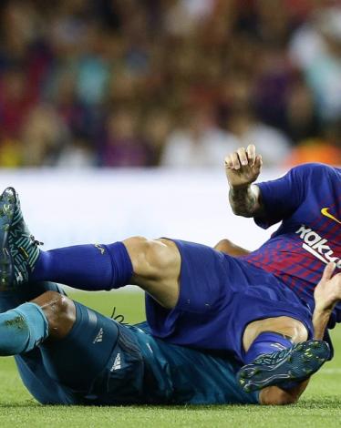 والد ميسي يرسم خطة سرية مع مانشستر سيتي