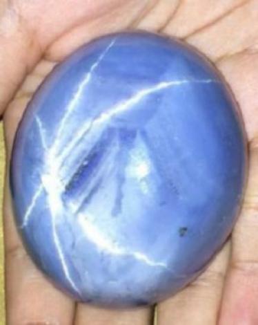 160106205709_worlds_biggest_sapphire_640x360_bbc_nocredit