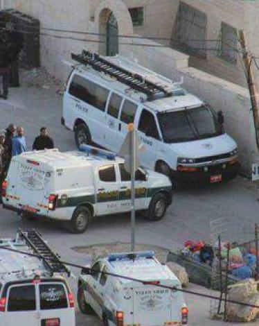 الاحتلال يقتحم منزل الشهيد فادي القنبر