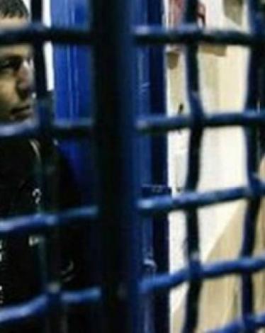 أسير فلسطيني في سجون الاحتلال الإسرائيلي