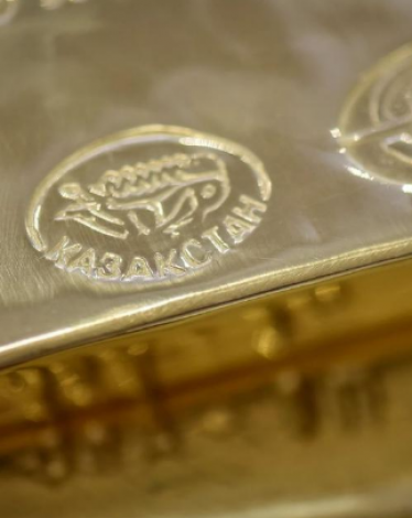 بريق الذهب يخبو والدولار الأميركي في صعود