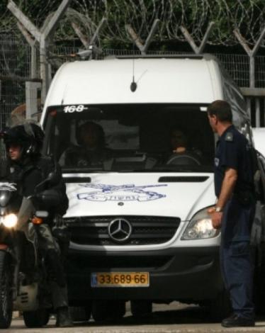 نقل الأسير الفقيه إلى المستشفى