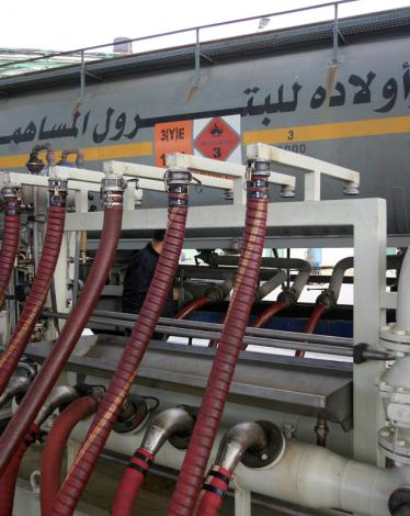 توريد وقود محطة توليد الكهرباء بغزة