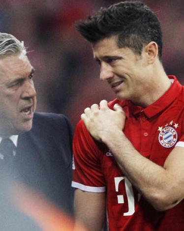 ليفاندوفسكي يفتح النار على أنشيلوتي