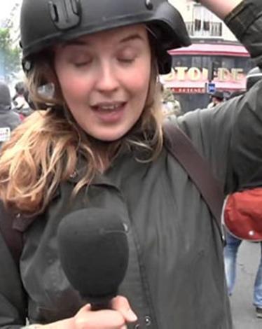 مراسلة تتعرض لصفعة على الهواء