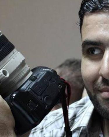 الصحفي عامر أبو عرفة