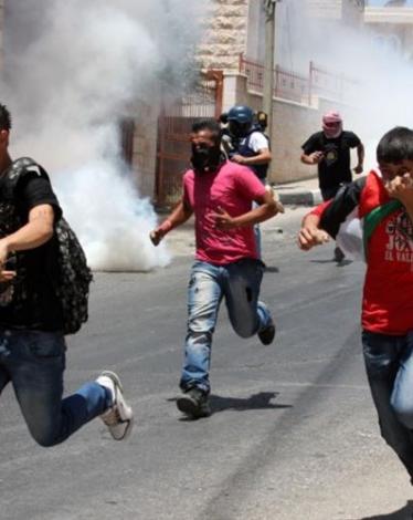 اعتداء قوات الاحتلال على الطلبة بالضفة