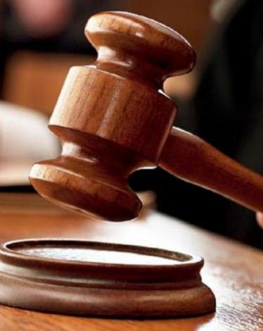 النيابة بغزة تقرر إغلاق صيدلية