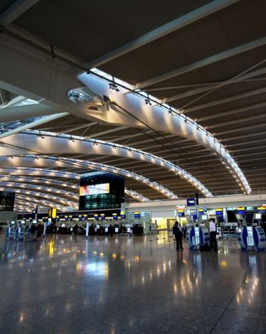 بريطانيا: إضراب يهدد مطار هيثرو بالشلل