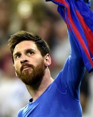 والد ميسي يلتقي رئيس برشلونة.. هل يحسم مستقبل نجله؟