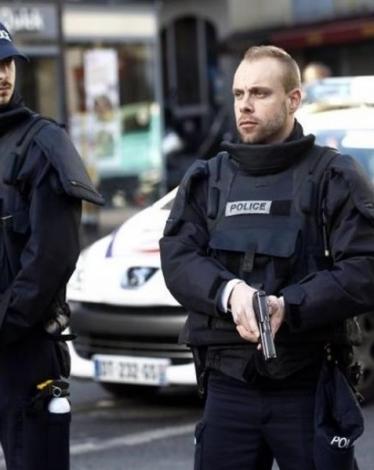 4 إصابات بعملية طعن قرب مقر مجلة "شارلي إبدو" في باريس