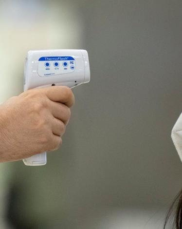 وصف أطباء ظاهرة عدم وجود أعراض للمصابين بأنها نقطة الضعف للسيطرة على جائحة كورونا