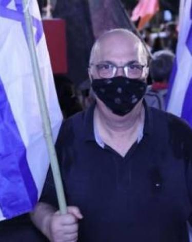 منسق صفقة "وفاء الأحرار" يتظاهر ضد نتنياهو