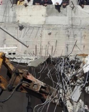 الاحتلال يخطر بوقف البناء في 7 منازل جنوب الخليل