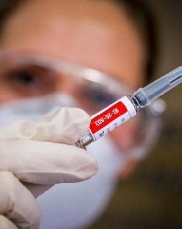 عالم يكشف تأثير لقاح "فايزر" على إصابات كورونا