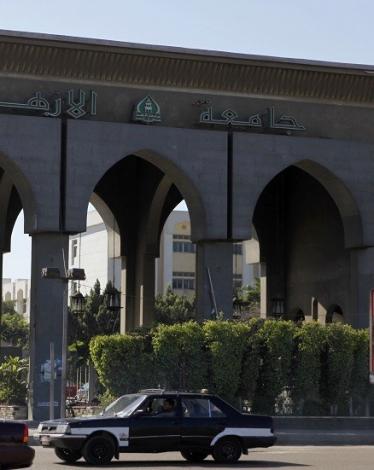 أستاذة عقيدة بجامعة الأزهر تثير الجدل حول " زواج المسلمة من غير المسلم"