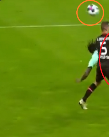 هدف عالمي بـ"ركلة العقرب" في الدوري الألماني