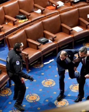 لحظة اقتحام أنصار ترامب لمجلس النواب الأمريكي