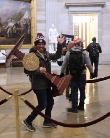 أول تعليق من جو بايدن على أحداث اقتحام الكونغرس