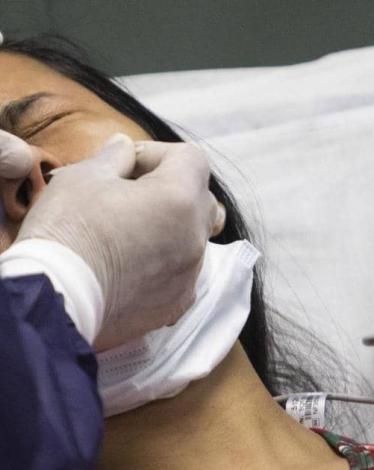 ما مدى دقة جدوى المسحة الشرجية للكشف عن الإصابة بفيروس كورونا؟