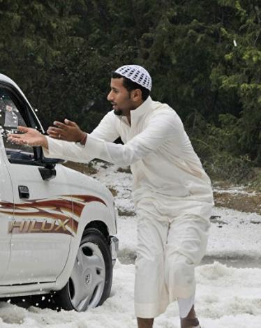 مشاهد غريبة ورائعة لثلوج تبوك في السعودية