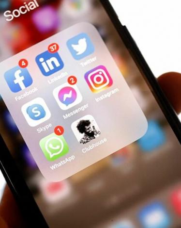 يسجل الدردشات الصوتية... اتهامات خطيرة توجه إلى تطبيق "كلوب هاوس"