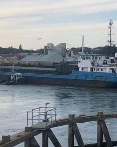 السفينة الجانحة في نهر أرون