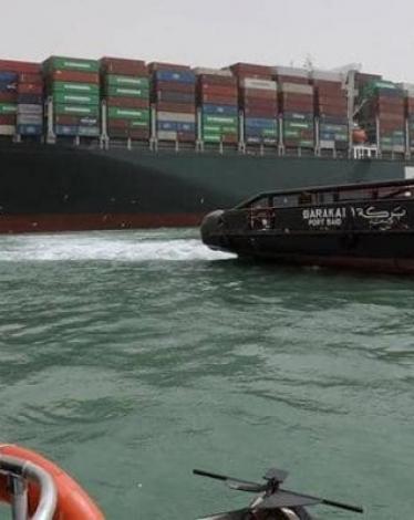 كم تبلغ خسائر قناة السويس يومياً بسبب تعطلها وكيف يمكن التعويض؟