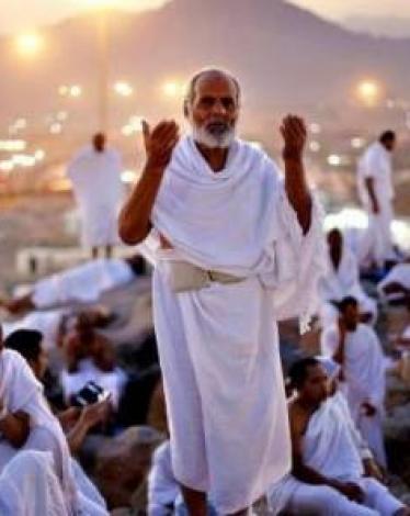 أول رد سعودي بشأن منع الوافدين من الخارج من الحج هذا العام