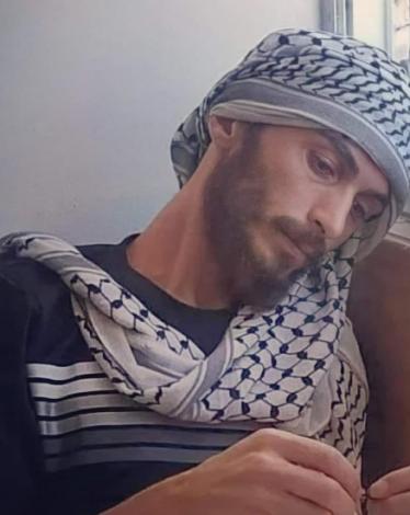 مركز فلسطين لدراسات الأسرى يحذر من استشهاد الأسير الغضنفر ابوعطوان