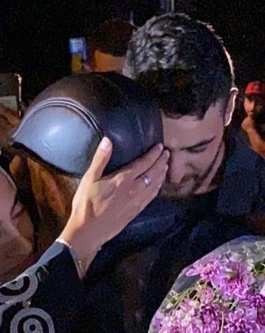 مشاهد مؤثرة لوالد منى ومحمد الكرد بعد إطلاق سراحهما (فيديو)