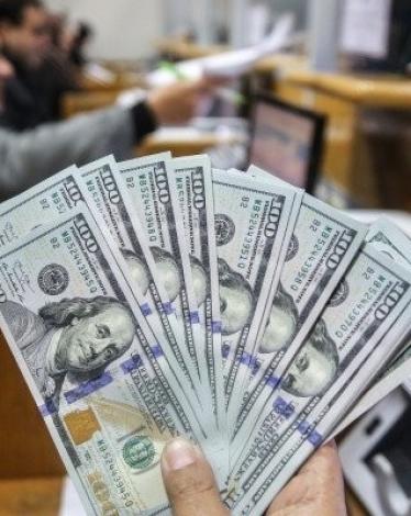 قناة عبرية تكشف عن آلية جديدة لدخول الأموال القطرية لقطاع غزة