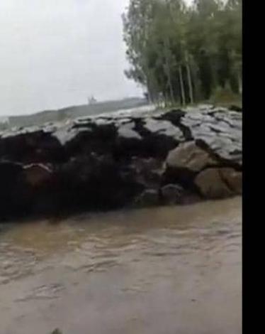 فيديو لظاهرة غريبة في الهند.. ظهور أرض بشكل مفاجئ