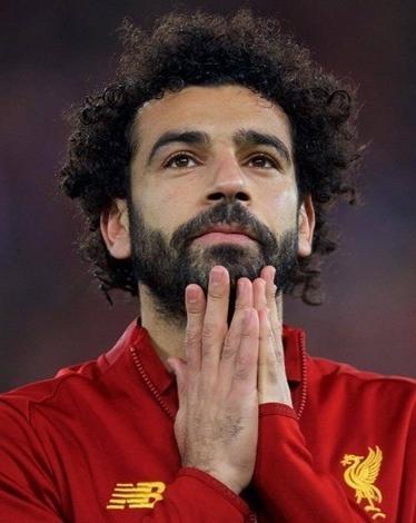 ينتهي عقد محمد صلاح (29 عاما) مع نادي ليفربول في صيف 2023