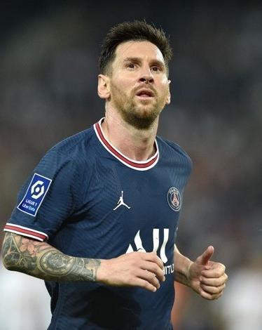 ميسي يثير الجدل بلقطة انفعال ضد مدربه