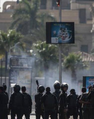 استغاثة فتاة.. مجموعات قتالية تابعة للأمن المصري تحاصر منزلا بعد بلاغ عاجل