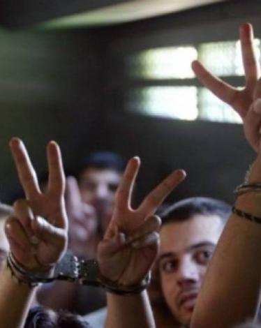 5 أسرى يواصلون إضرابهم عن الطعام احتجاجًا على الاعتقال الإداري