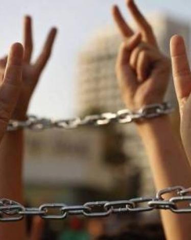 6 أسرى يواصلون إضرابهم عن الطعام احتجاجًا على الاعتقال الإداري