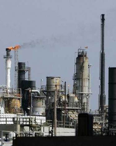 بعد هبوطها بسبب مخاوف "أوميكرون".. أسعار النفط إلى ارتفاع