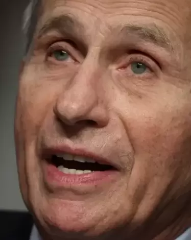 "تصريح مثير" من فاوتشي بشأن المحصنين ضد كورونا