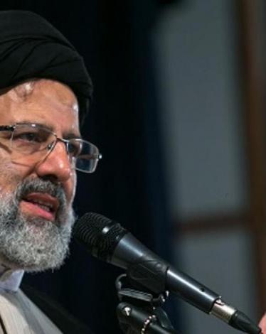 رئيسي: الولايات المتحدة تعيش حالة تراجع وتضعف يوما بعد يوم