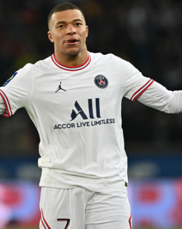 مبابي يرد على عرض سان جيرمان لتمديد عقده براتب قياسي