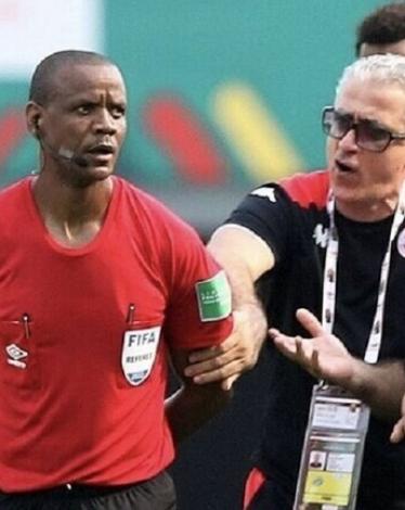 "الله طلب مني إنهاء المباراة".. سيكازوي يتحدث عن "فضيحة" مباراة تونس ومالي