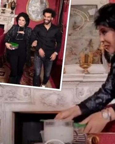 محمد صلاح مع صاحبة السعادة