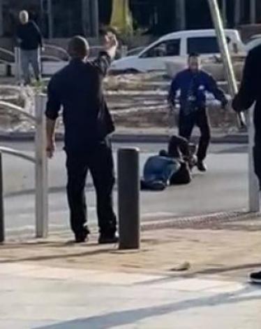 الاحتلال يطلق سراح أحد منفذي عملية بئر السبع