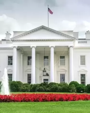 البيت الأبيض يُعقب على إمكانية إزالة الحرس الثوري الإيراني من قائمة الإرهاب