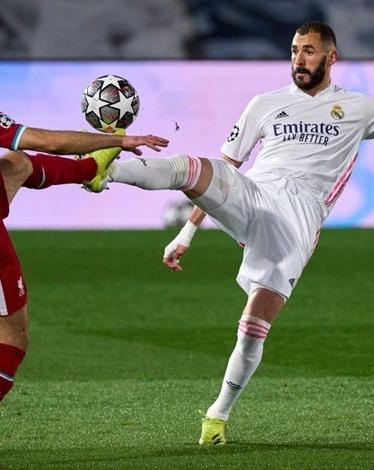 صلاح يواصل حرب التصريحات قبل نهائي الأبطال.. رد على بنزيما
